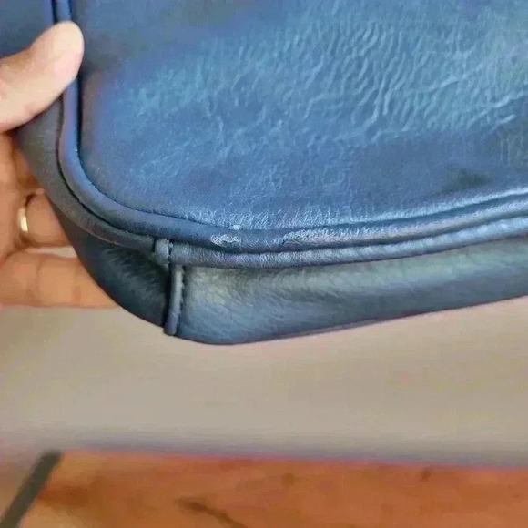 Beautiful! BUENO Navy Blue Crossbody Bag Adjustable Faux Laether Silver Zippers - Picture 10 of 10